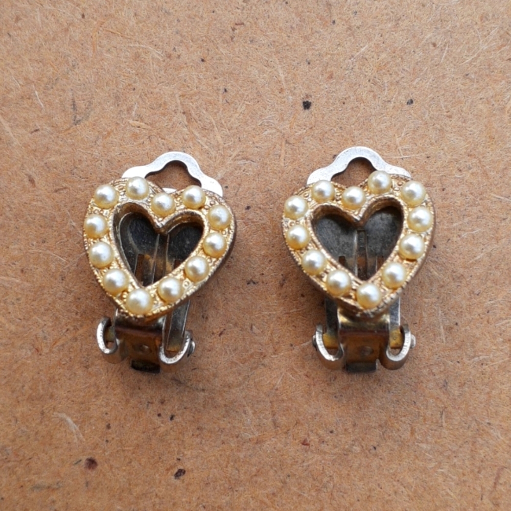 Antique Heart pearl clip on earrings